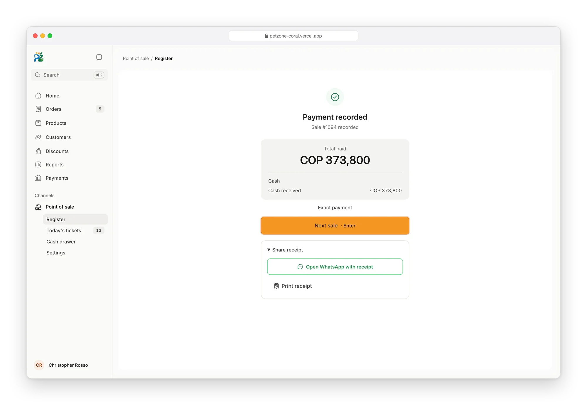 Petzone payment recorded: the total paid in cash, an exact payment, a button for the next sale, and the receipt to share on WhatsApp or print